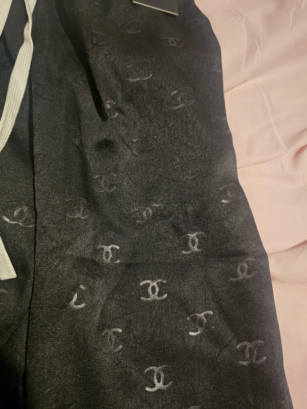 Chanel Women Black Logo Wide-Leg Lounge Pants with Cream Waistband - Picture 4 of 10